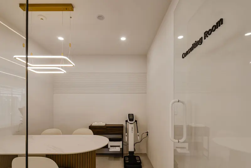 화이트톤 모던 피트니스 상담실 인테리어